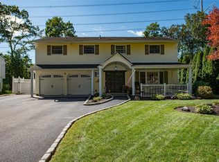 34 Sioux Dr, Commack, NY 11725