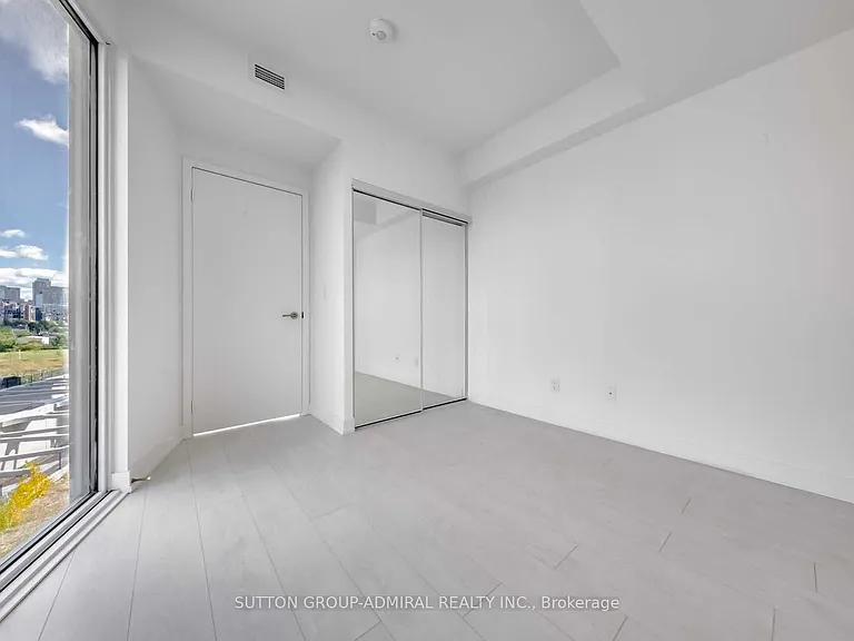 19 Western Battery Rd #522 — Photo 9