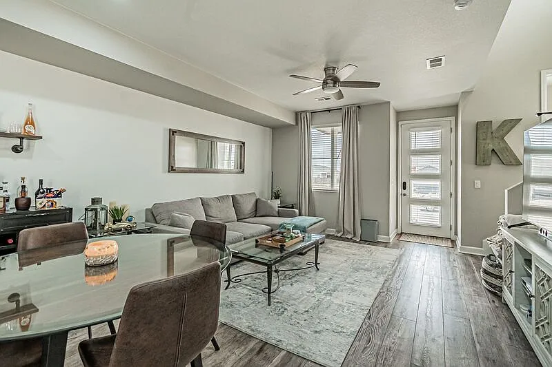 3 bed, 2.5 bath, 1540 sqft, $2,495 — Photo 2