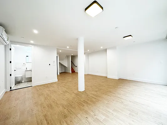 Rented by Chase Global M Realty LLC | media 30