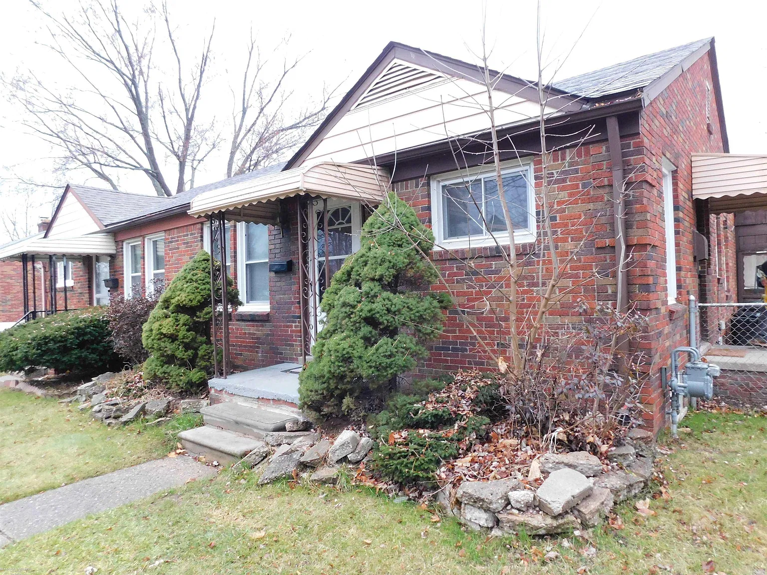 3 bed, 1.0 bath, 720 sqft, $1,350 — Photo 1