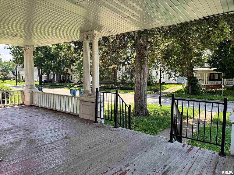 Listing photo 4