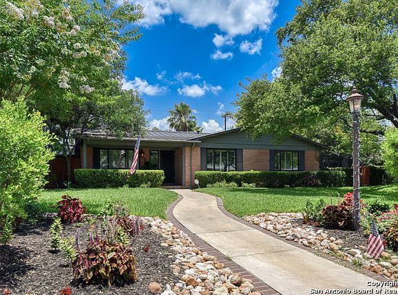 3rd image of 303 Royal Oaks Dr