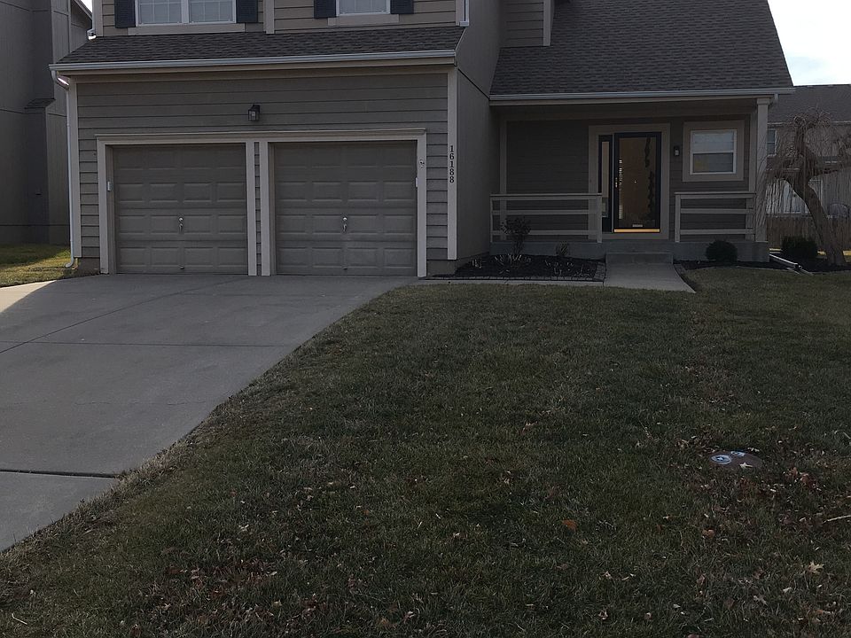 FRONT OF HOUSE