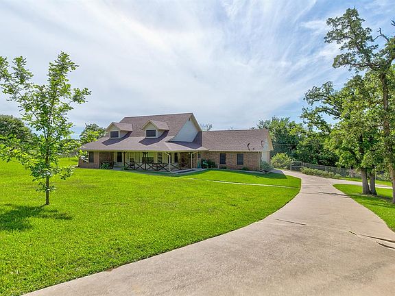 2nd image of 1033 Yvonne Dr