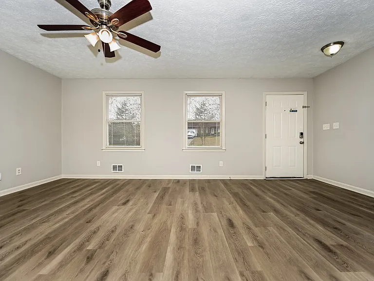 6183 Fieldcrest Dr — Photo 6