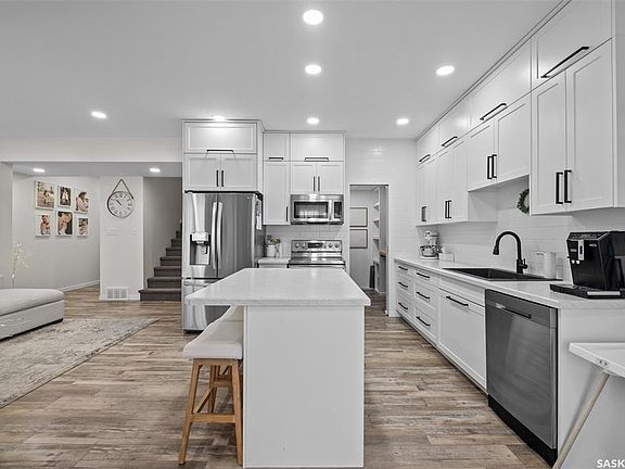 3rd image of 744 19th STREET W