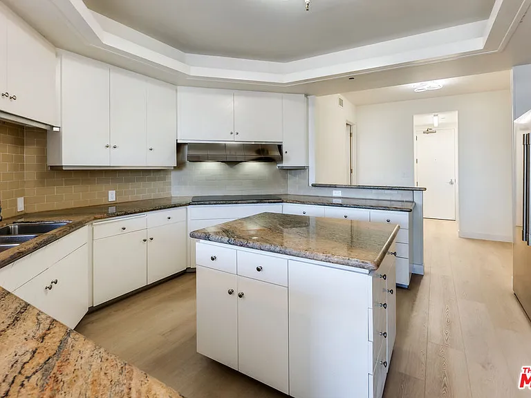 10551 Wilshire Blvd #1405 — Photo 22