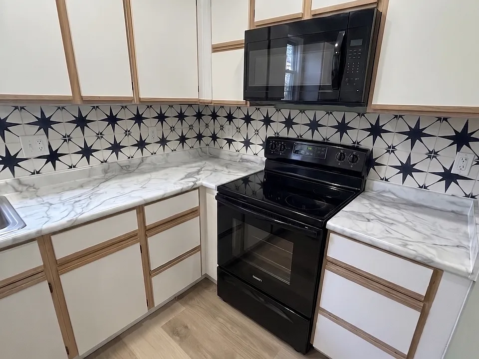27 S Tuxedo St #8