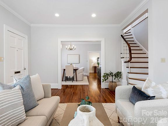 5th image of 849 Henley Pl