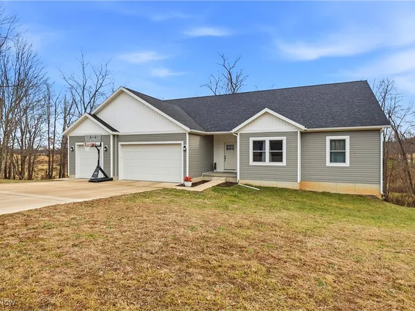 3010 Corbin Dr, Zanesville, OH 43701