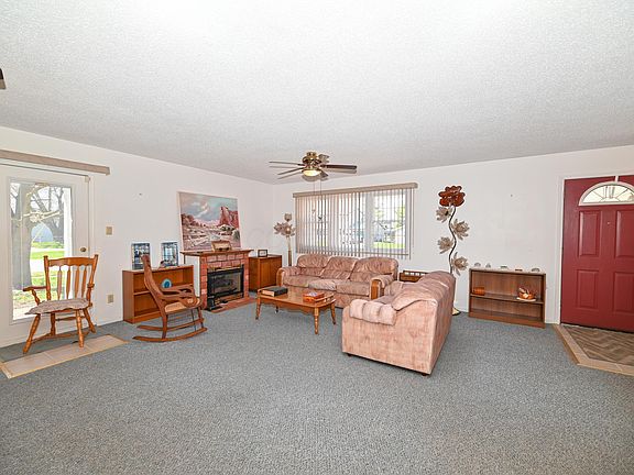 4th image of 994 Amherst Dr