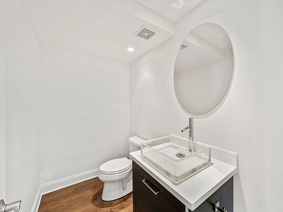4th image of 865 Laurel Ave