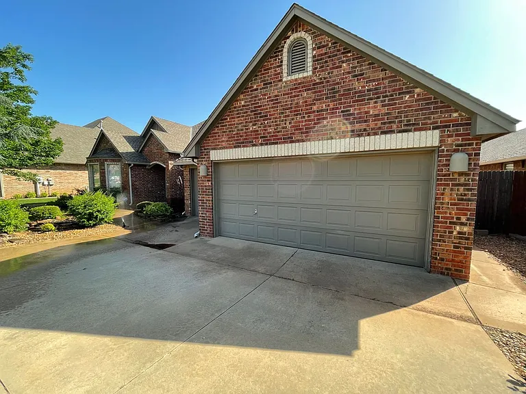 2425 Flint Ridge Rd — Photo 2