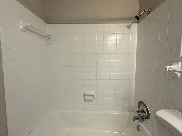 Executive House Apartments — Photo 55