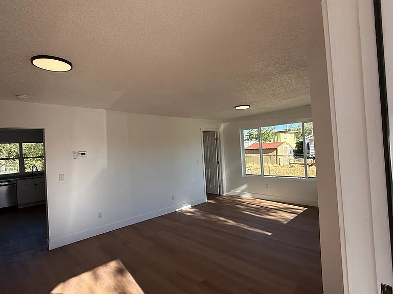 469 W 2nd St #7 — Photo 14
