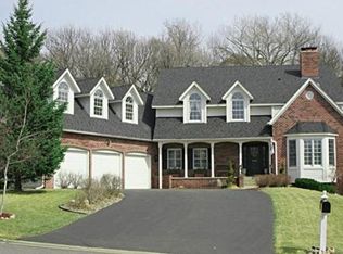 8809 Wood Cliff Rd, Bloomington, MN 55438