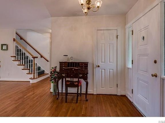 Inviting entry foyer