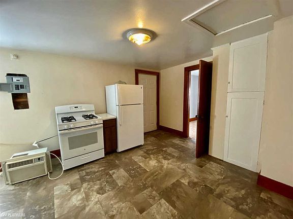 3rd image of 129 S Main St