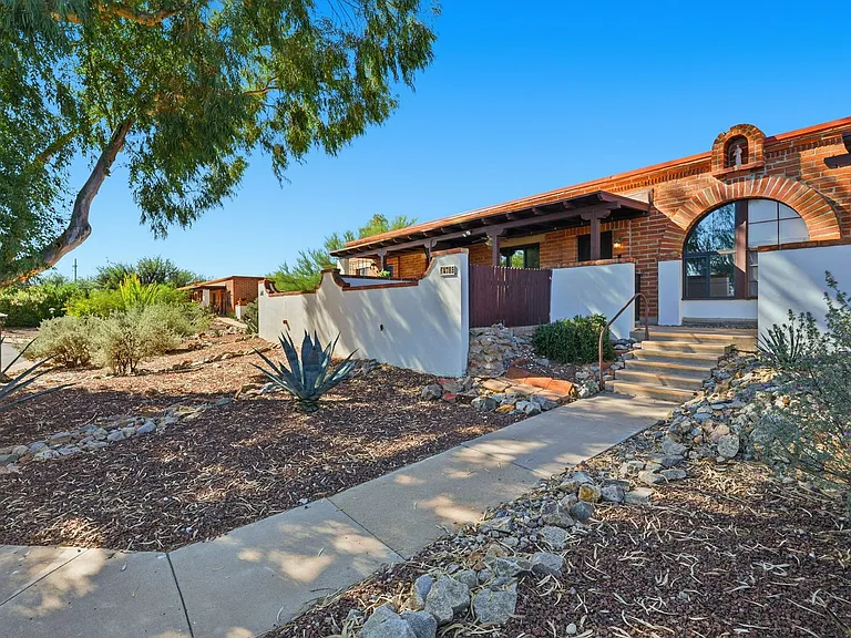 478 S Paseo Madera #B — Photo 2