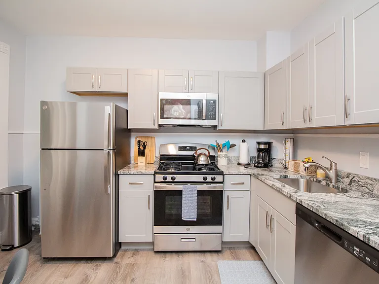 636 Washington St #5 — Photo 9