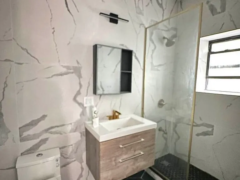 942 51st St #1L — Photo 5