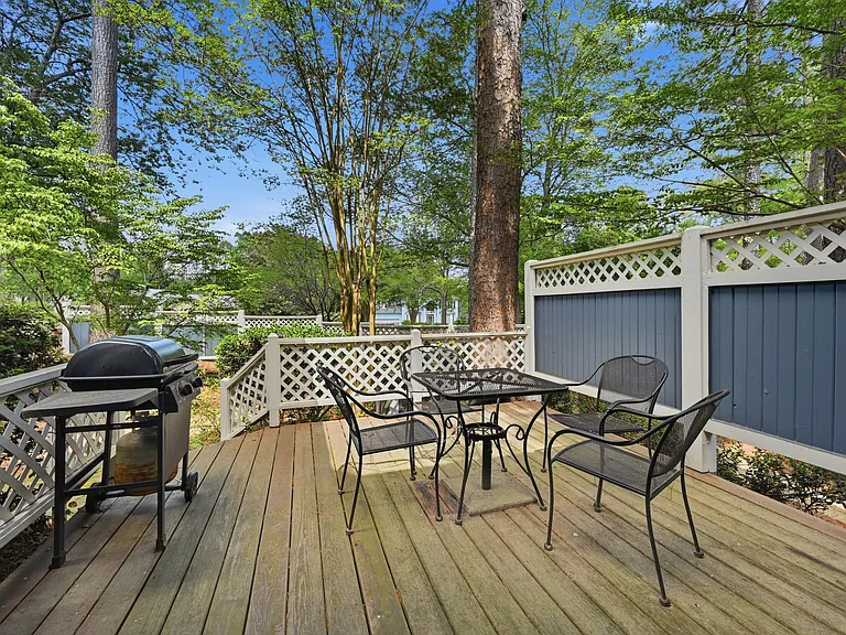 7514 Wellesley Park S — Photo 36