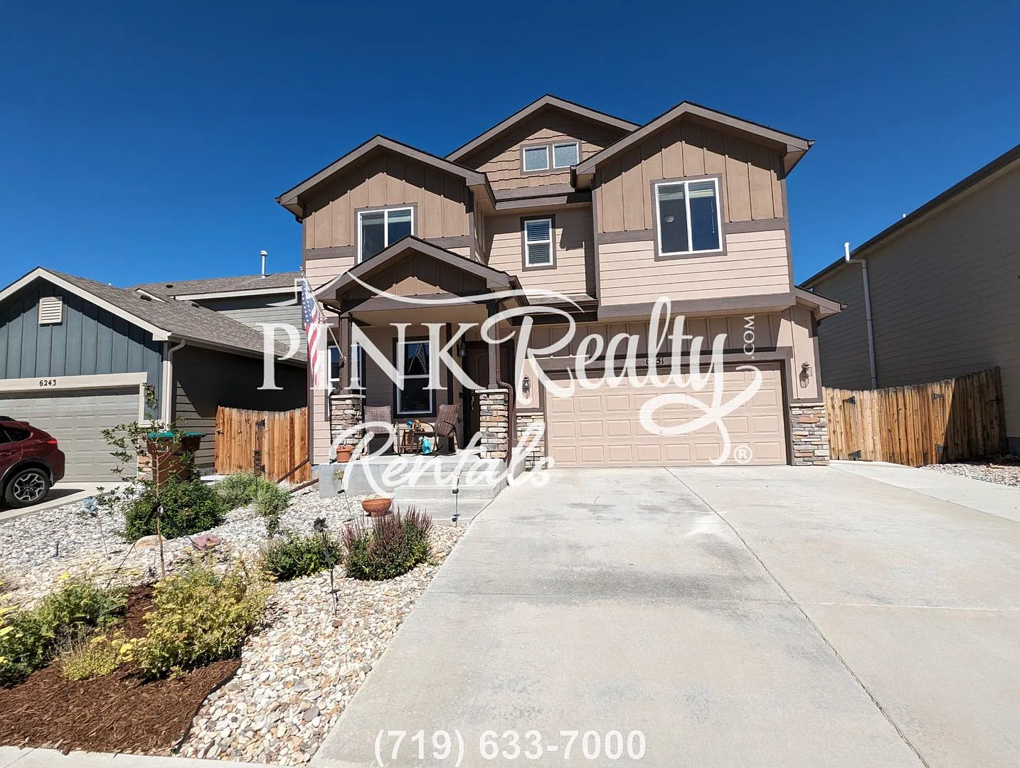 Beautiful 5 Bedroom Home with Fully Finished Basement! — Photo 3