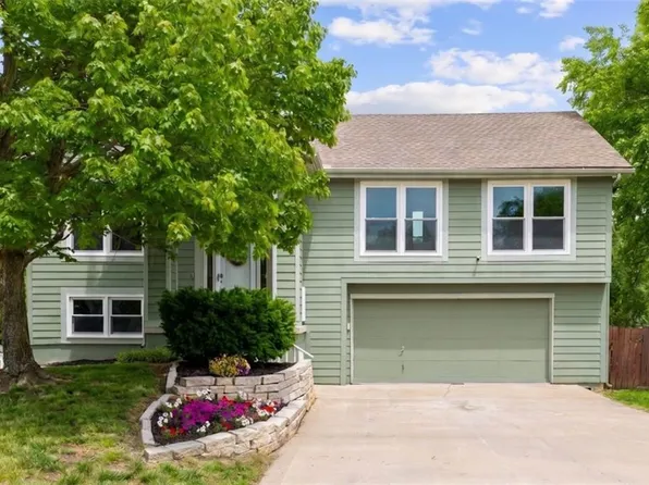 808 SW Daney Dr, Lees Summit, MO 64081