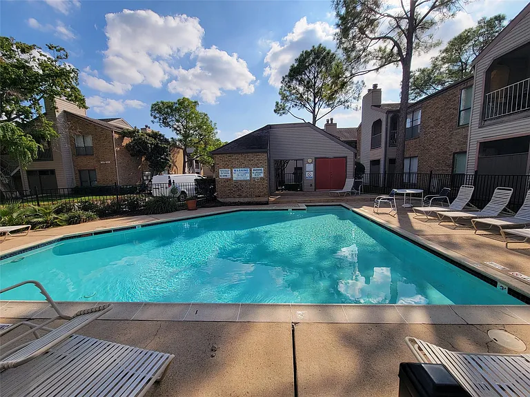 2025 Augusta Dr #303 — Photo 32