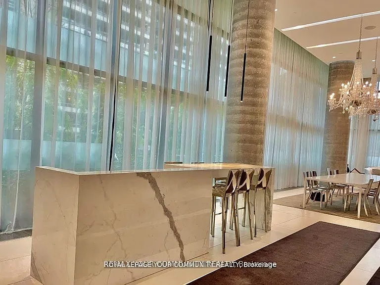 185 Roehampton Ave #409 — Photo 25
