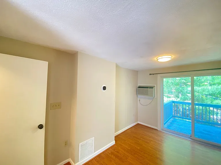 18 Profile Cir — Photo 3