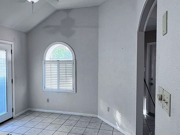 5th image of 965 Green Meadow St