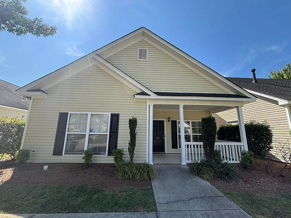 225 Windsor Trace Dr