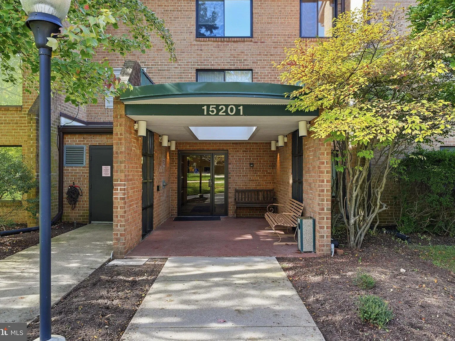 2 bed, 2.0 bath, 1030 sqft, $2,500 — Photo 2