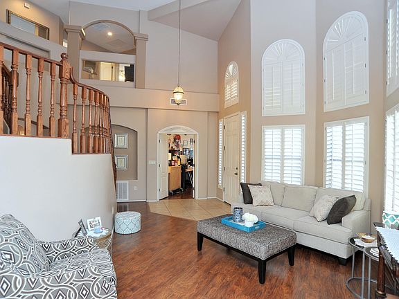 3rd image of 510 E Camino Agua Bonita