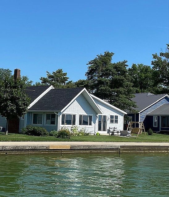 Spectacular Lake Views!