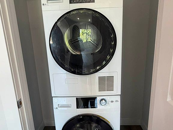 5th image of 214-33 41st Ave #4C