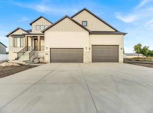 3261 N 2500 W, Farr West, UT 84404