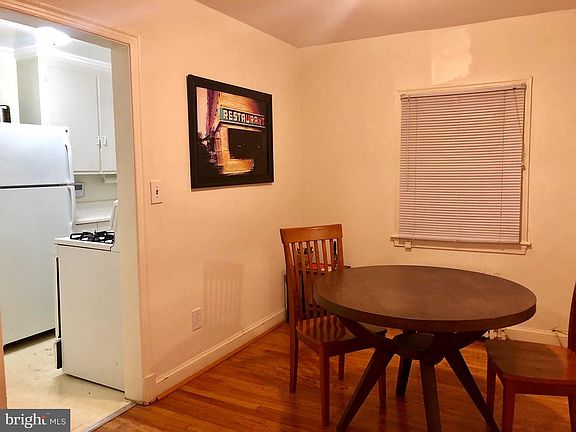 5th image of 1042 N Monroe St