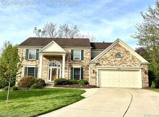 1725 Hillcrest Dr, Rochester Hills, MI 48306