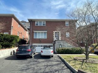 218 11th St Floor 2, Palisades Park, NJ 07650