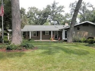 6911 Hickory Nut Grove Rd, Cary, IL 60013