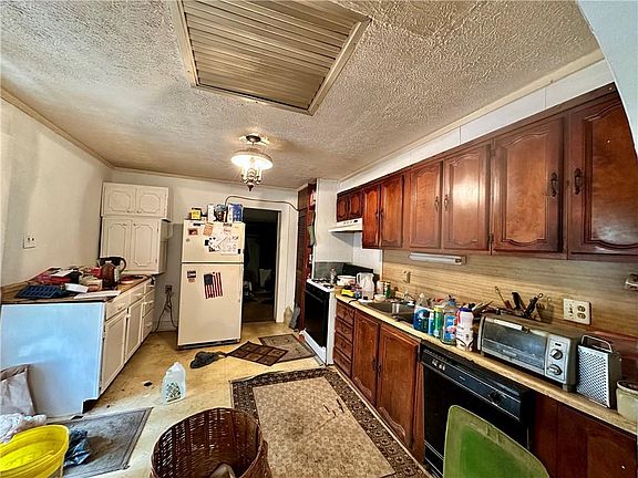 5th image of 4595 Spring St NW