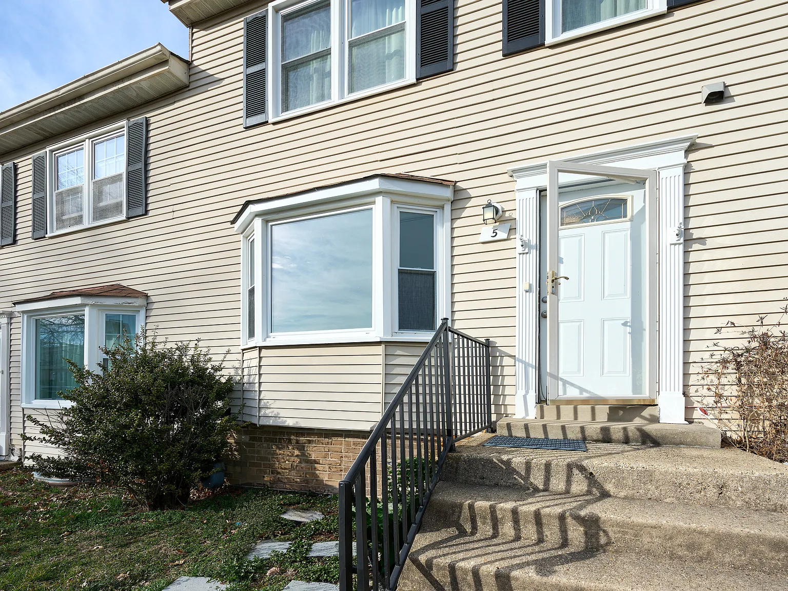 3 bed, 1554 sqft, $2,650 — Photo 2