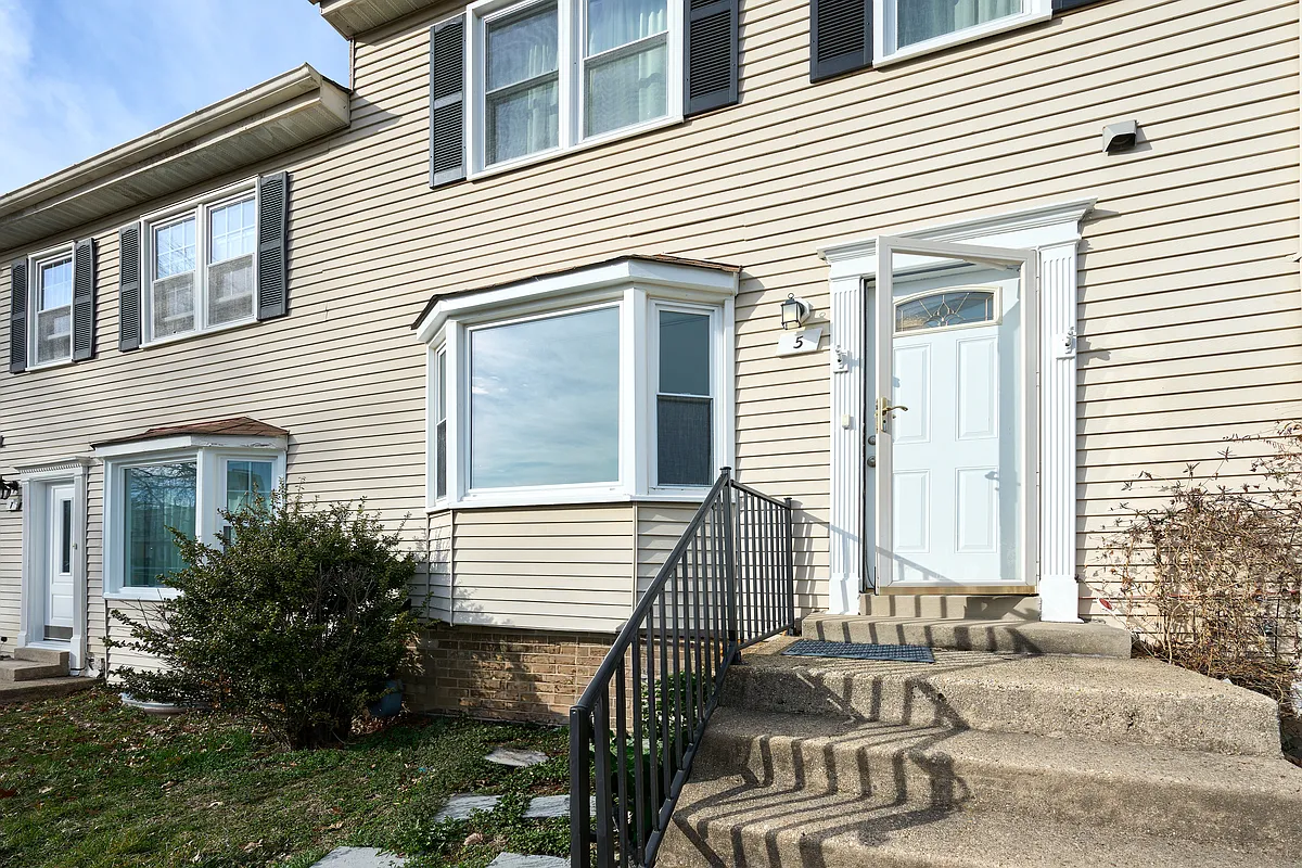 Building Photo - 5 Briarstone Ln