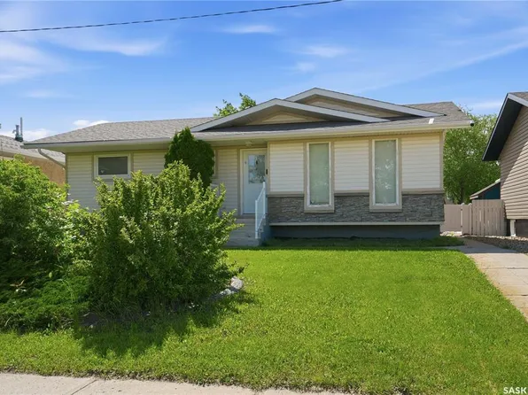 2011 102nd STREET, North Battleford, SK S9A 1H8