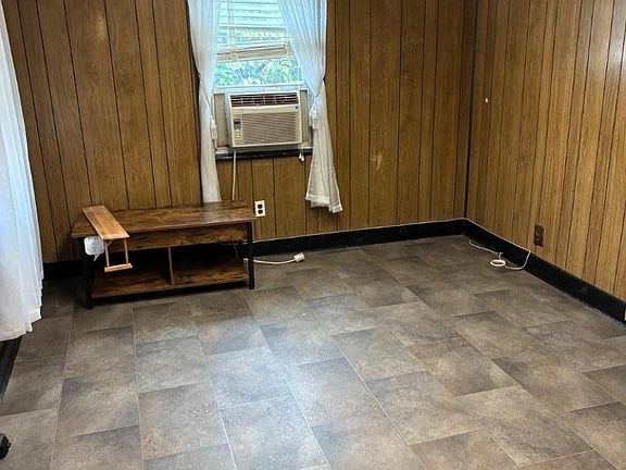 3rd image of 46 Lake St