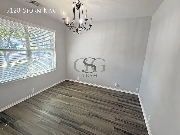 5128 Storm King — Photo 2