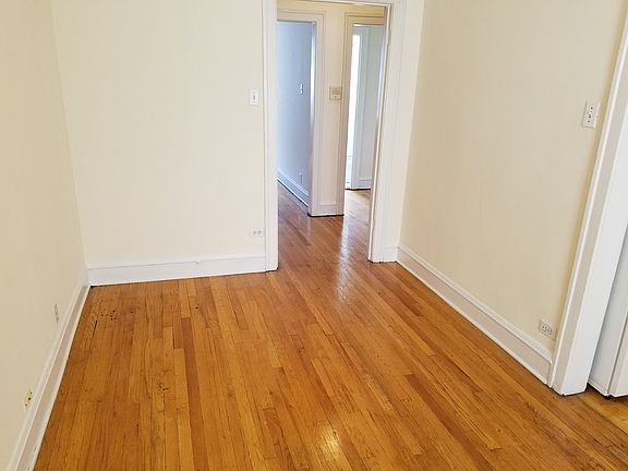 3rd image of 4934 N Winthrop Ave APT 2B